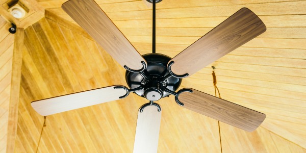 GUÍA DEFINITIVA DE VENTILADORES DE TECHO: Cómo sobrevivir a la ola de calor con confort y ahorro.